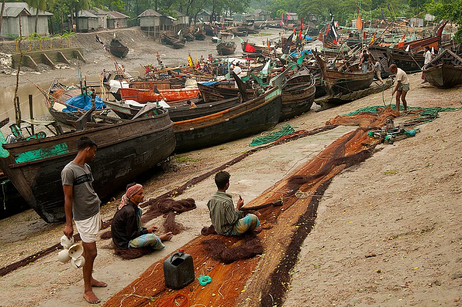 Daulatkhan koło Bholi - rybacy układają rybacką sieć (Bangladesz 2010 - część 1/2)